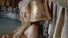 Голая Ребекка Фергюсон в сериале «Белая королева» фото #1