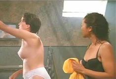 Голая Ребекка Чэмберс в фильме «Тюремная жара» фото #2