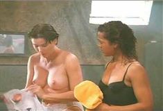 Голая Ребекка Чэмберс в фильме «Тюремная жара» фото #3