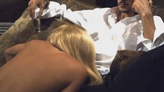 Голая Рена Риффел в фильме «Выход в ад» фото #1