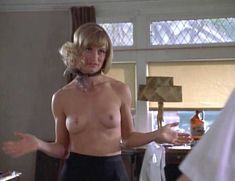 Голая Рена Риффел в фильме «Имплантаторы» фото #1