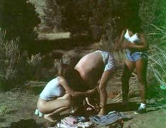 Голая грудь Рене Бонд в фильме Fugitive Girls фото #2