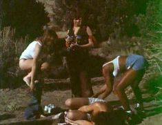 Голая грудь Рене Бонд в фильме Fugitive Girls фото #4