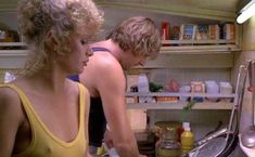 Голая грудь Рене Саутендейк в фильме «Заводные» фото #3