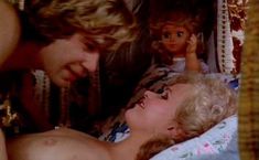 Голая грудь Рене Саутендейк в фильме «Заводные» фото #12