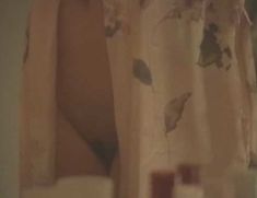 Голая Рени Ри в фильме «Преданная красота» фото #32
