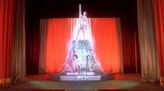 Голая Розалинд Халстэд в фильме «Миссис Хендерсон представляет» фото #1