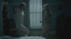 Голая Розамунд Пайк в сериале «Влюбленные женщины» фото #2