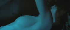 Голая Розанна Аркетт в фильме «Голубая бездна»