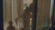 Голая Розанна Аркетт в фильме «Некуда бежать» фото #1