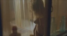 Голая Розанна Аркетт в фильме «Некуда бежать» фото #3