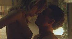 Голая Розанна Аркетт в фильме «Некуда бежать» фото #5