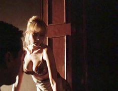Голая Розанна Аркетт в фильме «Рассвет Вуду»