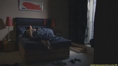 Голая попка Роксанны МакКи в сериале «Пустые слова» фото #1