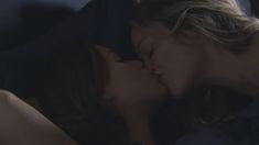 Голая попка Роксанны МакКи в сериале «Пустые слова» фото #2