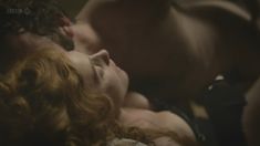 Голая Ромола Гарай в сериале «Багровый лепесток и белый» фото #14