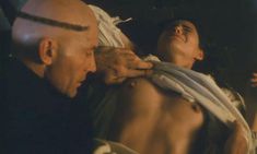 Голая Рона Де Риччи в фильме «Инквизитор. Колодец и маятник» фото #11