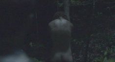 Голая Роуз Лесли в фильме «Медовый месяц» фото #7