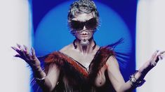 Голая грудь Роуз МакГоун в музыкальном видео RM486 фото #4