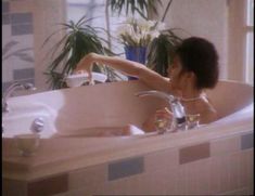 Голая Рошелль Суонсон в фильме «Тайные игры 3» фото #16