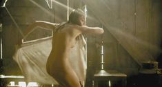 Голая Рус ван Эркель в фильме «Бомбёжка» фото #4