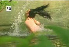 Рэйчел Блэйкли засветила голую попку в фильме «Затерянный мир» фото #1