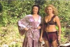 Рэйчел Блэйкли засветила голую попку в фильме «Затерянный мир» фото #3