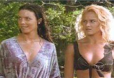 Рэйчел Блэйкли засветила голую попку в фильме «Затерянный мир» фото #4