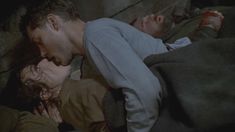 Голая попка Рэйчел Вайс в фильме «Враг у ворот» фото #3