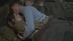 Голая попка Рэйчел Вайс в фильме «Враг у ворот» фото #4