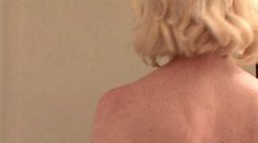 Голая Рэйчел Роббинс в фильме «Кровавая баня для девушек в бикини 2. Автомойка» фото #1