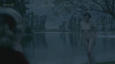 Голая Рэйчел Стирлинг в сериале «Влюбленные женщины»