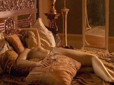 Голая Рэйчел Стирлинг в сериале «Бархатные ножки» фото #15