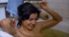 Голый сосок Рэйчел Тикотин в фильме «Форт Апач, Бронкс» фото #1