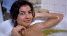 Голый сосок Рэйчел Тикотин в фильме «Форт Апач, Бронкс» фото #4