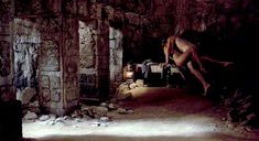 Голая Рэйчел Уорд в фильме «Несмотря ни на что» фото #6