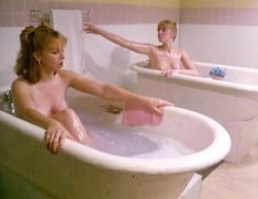 Голая С.Дж. Фидлер в фильме «Сумасброды 2. Не в своем уме» фото #1