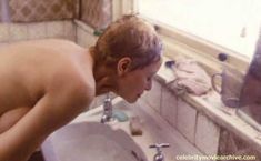 Голая Саманта Мортон в фильме «Внутри себя» фото #11