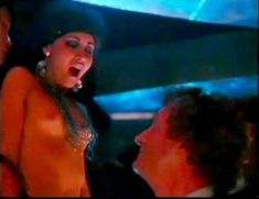 Голая Саманта Фокс в фильме «Древнейшая профессия» фото #2