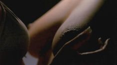 Сандра МакКой оголила грудь в фильме «Дикость 3. Неограненные алмазы» фото #1