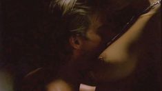 Сандра МакКой оголила грудь в фильме «Дикость 3. Неограненные алмазы» фото #4