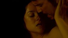 Голая Сара Грин в сериале «Страшные сказки» фото #1