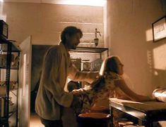 Голая Сара Джеймс в фильме «Глава Семейства» фото #6