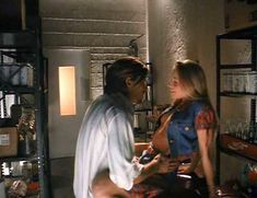 Голая Сара Джеймс в фильме «Глава Семейства» фото #16