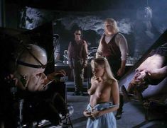 Голая Сара Джеймс в фильме «Глава Семейства» фото #21