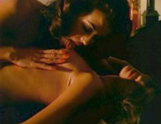 Голая Сара Джеймс в фильме «Космическая любовница» фото #2