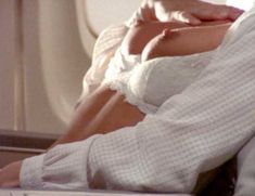 Голая Сара Джеймс в фильме «Секс, ложь и видео» фото #9