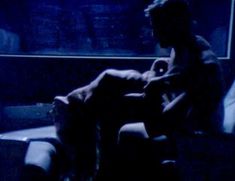 Голая Сара Джеймс в фильме «Секс, ложь и видео» фото #17