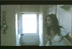 Сара Дуглас оголила грудь и попу в фильме The Brute фото #2