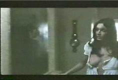 Сара Дуглас оголила грудь и попу в фильме The Brute фото #3